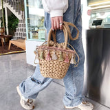 Laden Sie das Bild in den Galerie-Viewer, Cross Body Straw Bag Purse with Tassel-Showtown